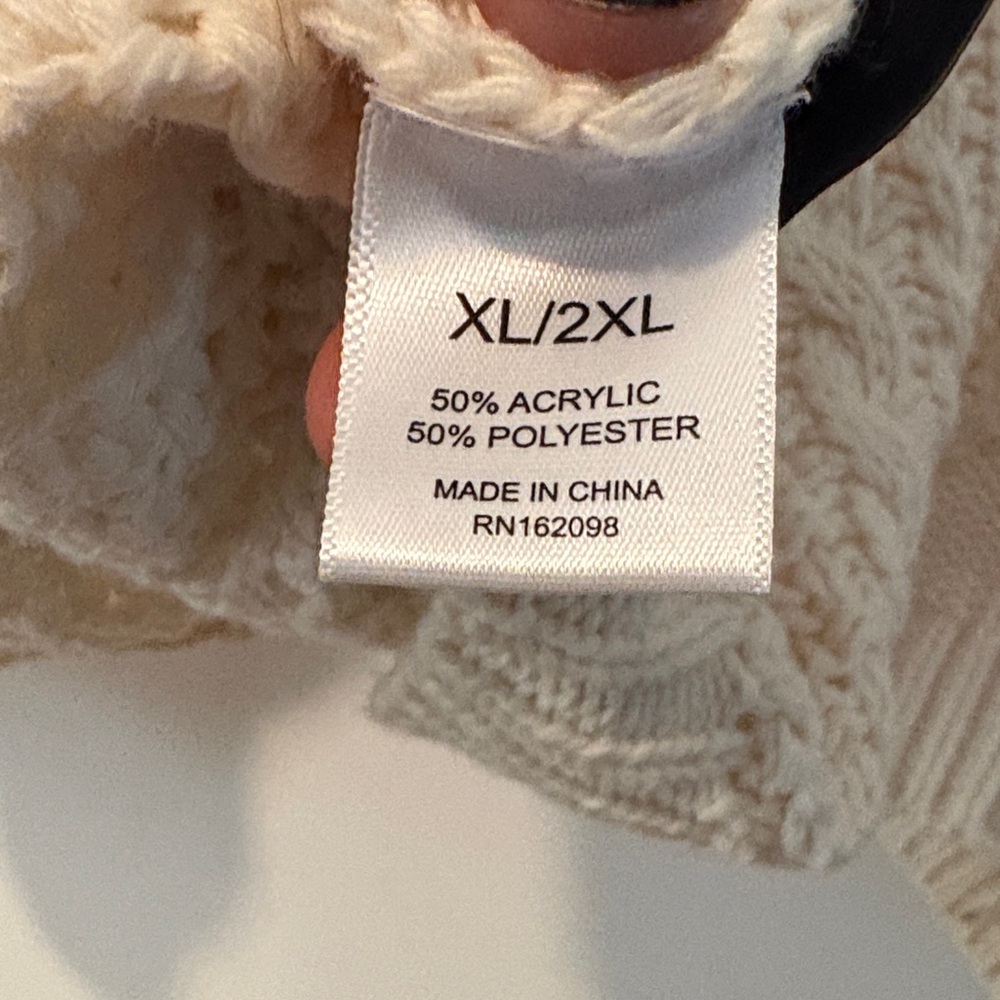 Taylor Swift Cream Cardigan with Red Star Details - Picture 6 of 6